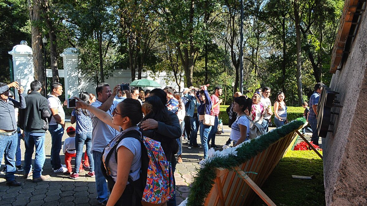 Visitantes en el Complejo Cultural Los Pinos, en Ciudad de México