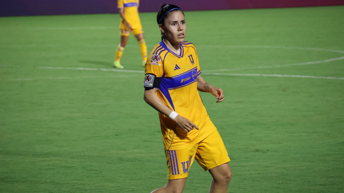 Jacqueline Ovalle durante un partido de futbol femenil
