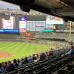 Campo de béisbol de Grandes Ligas antes de un juego entre Cincinnati Reds y Milwaukee Brewers