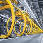 Línea de ensamble automotriz alusiva a la negociación arancelaria entre México y Estados Unidos