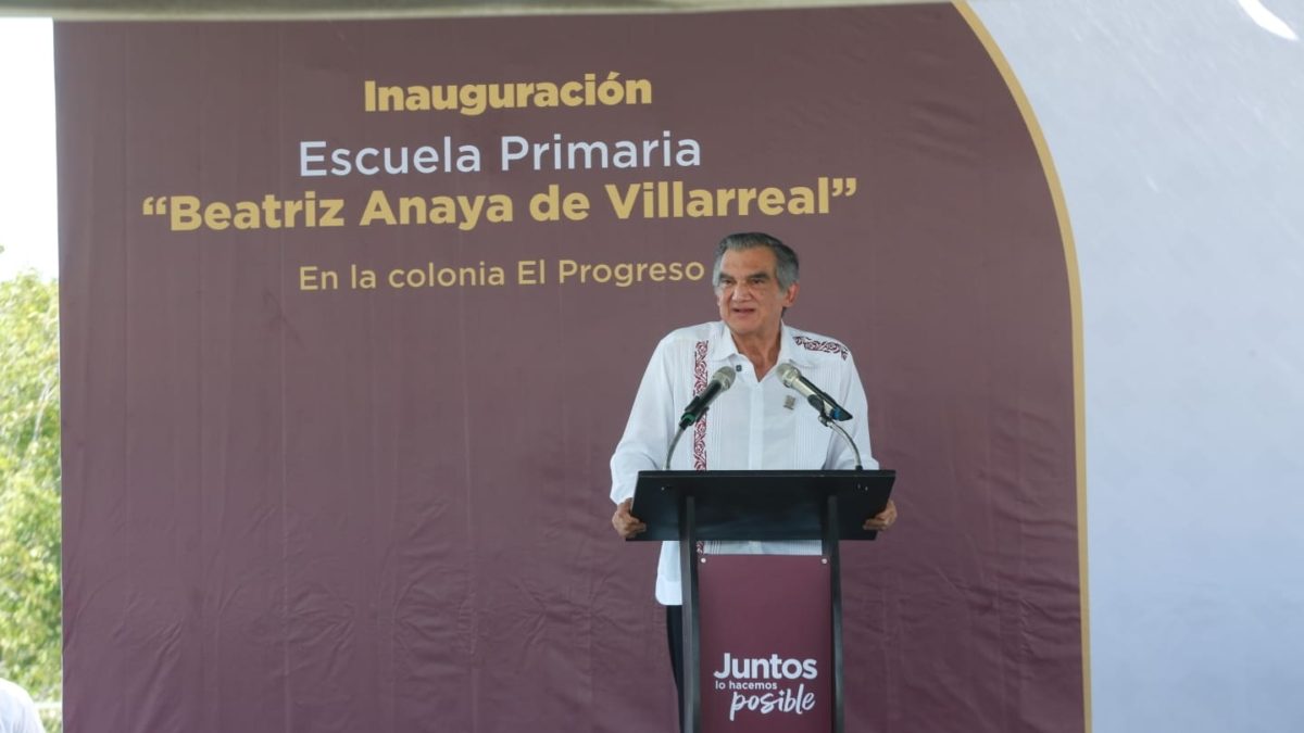 Américo Villarreal durante la inauguración de una nueva primaria en Nuevo Laredo