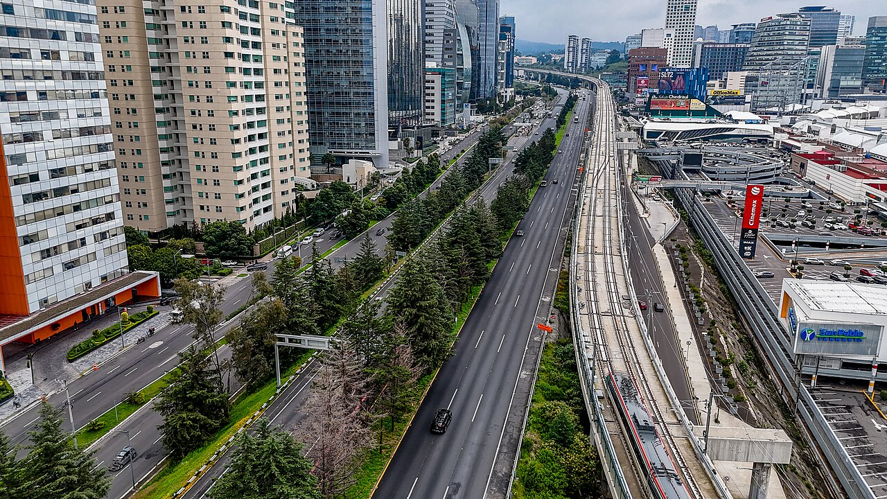 Vista de archivo de la autopista México-Marquesa en Santa Fe; no muestra el paro de transportistas de octubre de 2026