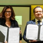 Magda Chambriard y Juan Carlos Carpio Fragoso muestran el memorando Pemex-Petrobras firmado en junio de 2026.