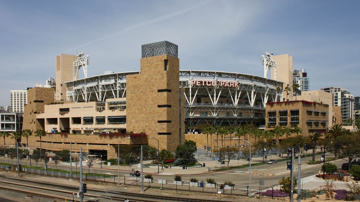 Vista horizontal de Petco Park, estadio de los Padres de San Diego