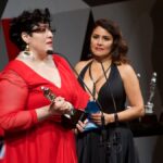 Entrega de los Premios Ariel con actrices y estatuillas en el escenario