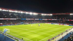 PSG vence al Barcelona 4-2 y termina su inicio perfecto