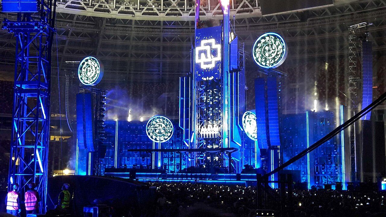 Escenario de Rammstein en Luzhniki, Moscú, en 2019; fotografía de archivo, no corresponde al Foro Sol