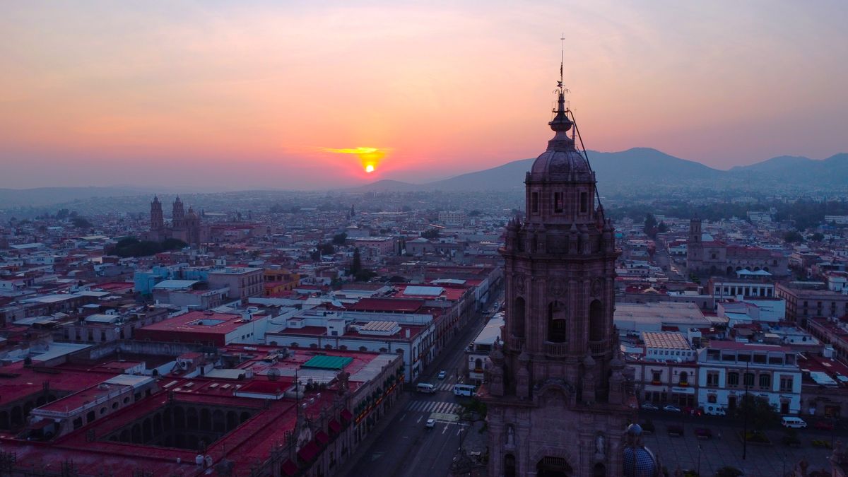 Panorámica horizontal del centro de Morelia al atardecer, ubicación del anuncio político de Raúl Morón