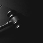 Mazo judicial sobre un libro como símbolo de la reforma al Poder Judicial