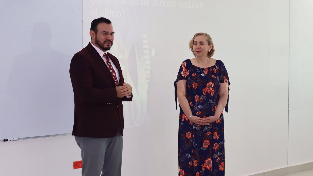 Sol Salgado, a la derecha, junto a Willy Zúñiga durante una capacitación en Ciudad Victoria en septiembre de 2024