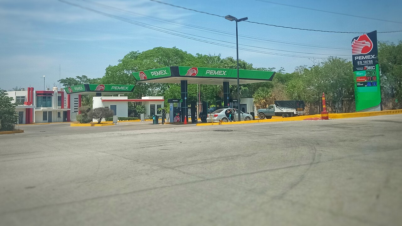 Estación de servicio en Ruiz, Nayarit, fotografía de archivo de mayo de 2024