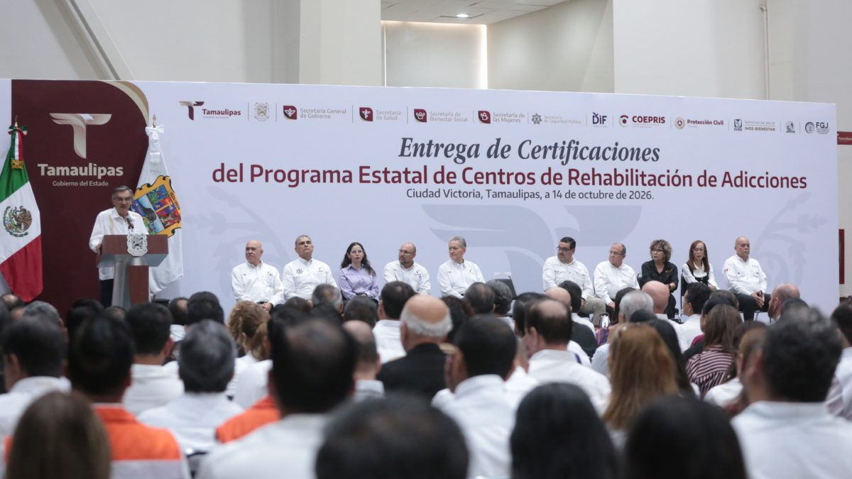 Autoridades de Tamaulipas durante la entrega de certificaciones a centros de rehabilitación de adicciones