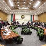 Topes de campaña 2027: INE fija límites y exige control Vista de la sesión del Consejo General del INE difundida con el acuerdo de topes de gasto de 2027