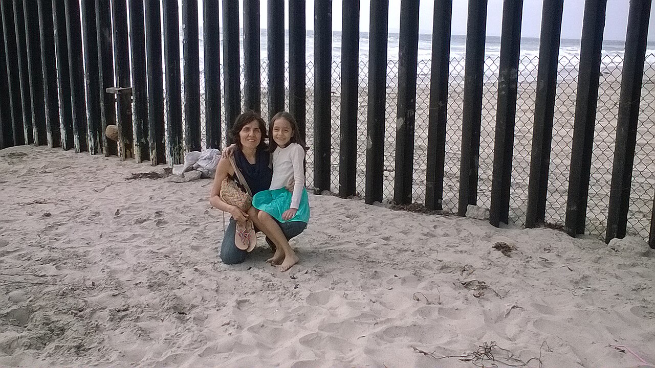 Muro fronterizo entre México y Estados Unidos visto desde Tijuana