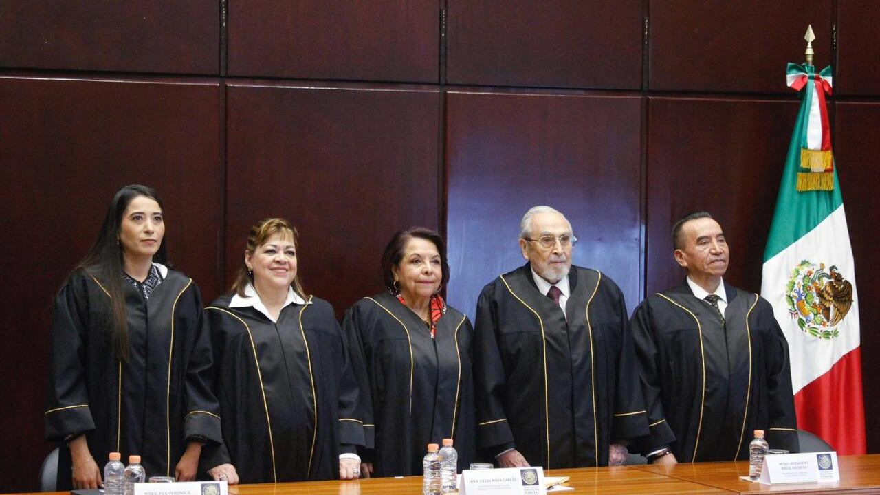 Integrantes del Tribunal de Disciplina Judicial durante su instalación en México
