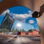 Exterior del U.S. Bank Stadium en Minneapolis, fotografiado desde la estación de transporte en agosto de 2016