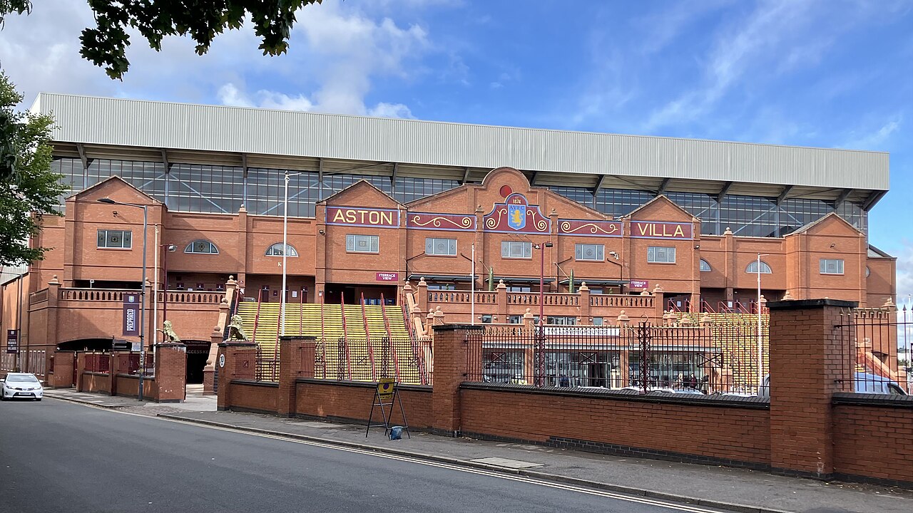 Exterior de Villa Park en Birmingham en septiembre de 2024, antes del concierto de despedida de Ozzy