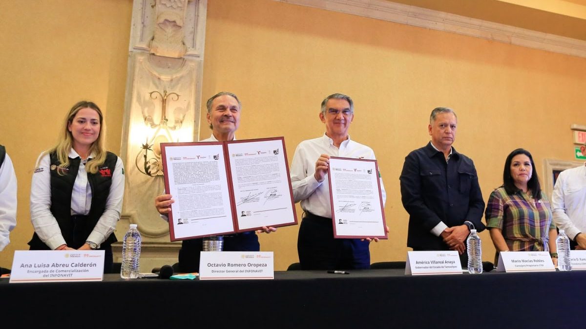 Autoridades estatales y federales muestran el convenio de vivienda para Tamaulipas