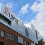 Sede de Yandex en Moscú con el nombre de la empresa visible en la fachada